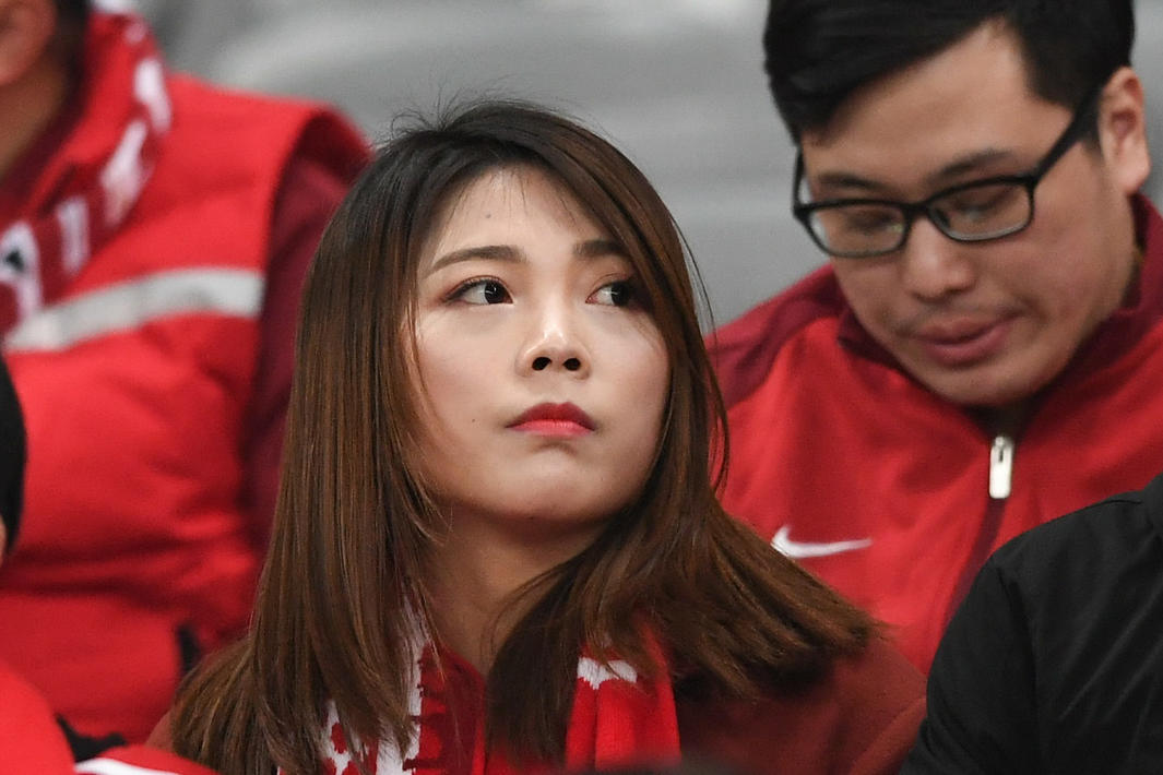 上海上港美女球迷集,红色风暴惹人怜