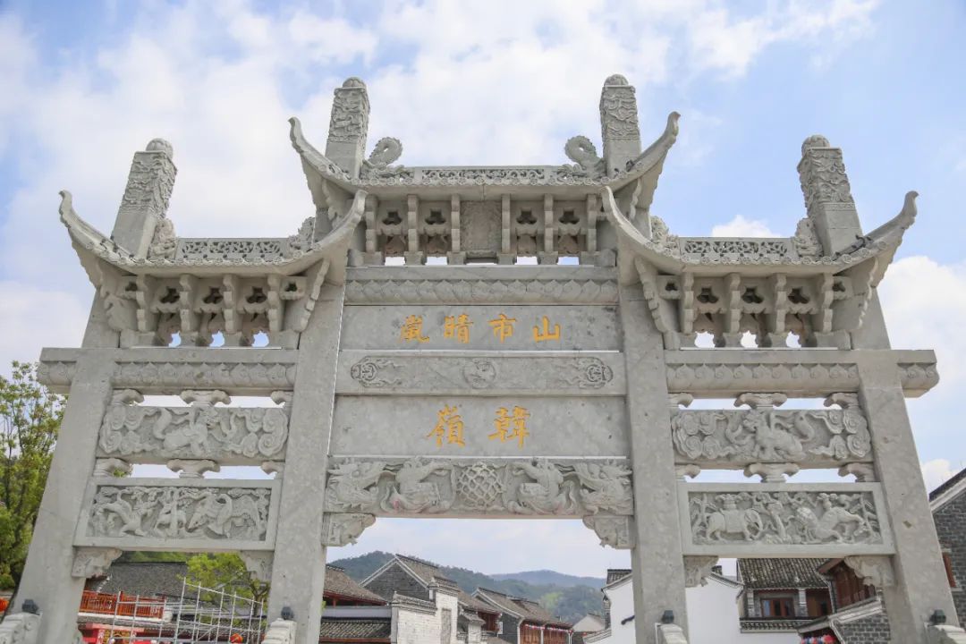 当你遇上韩岭老街:灰汁团,烤菜年糕,炸豆干……地道宁波美食这里都有!