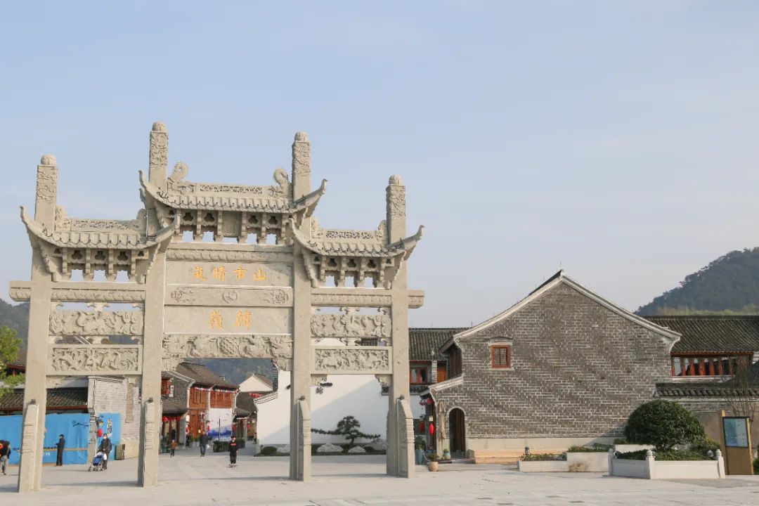 当你遇上韩岭老街:灰汁团,烤菜年糕,炸豆干……地道宁波美食这里都有!