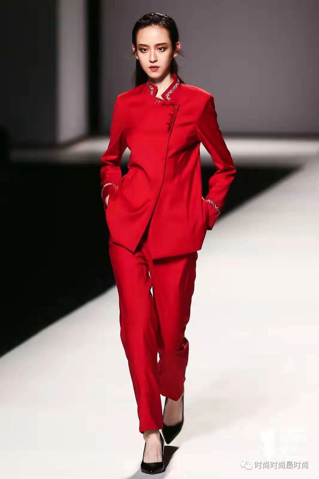 代英明 | 比阳光更灿烂的是她的穿搭和笑容