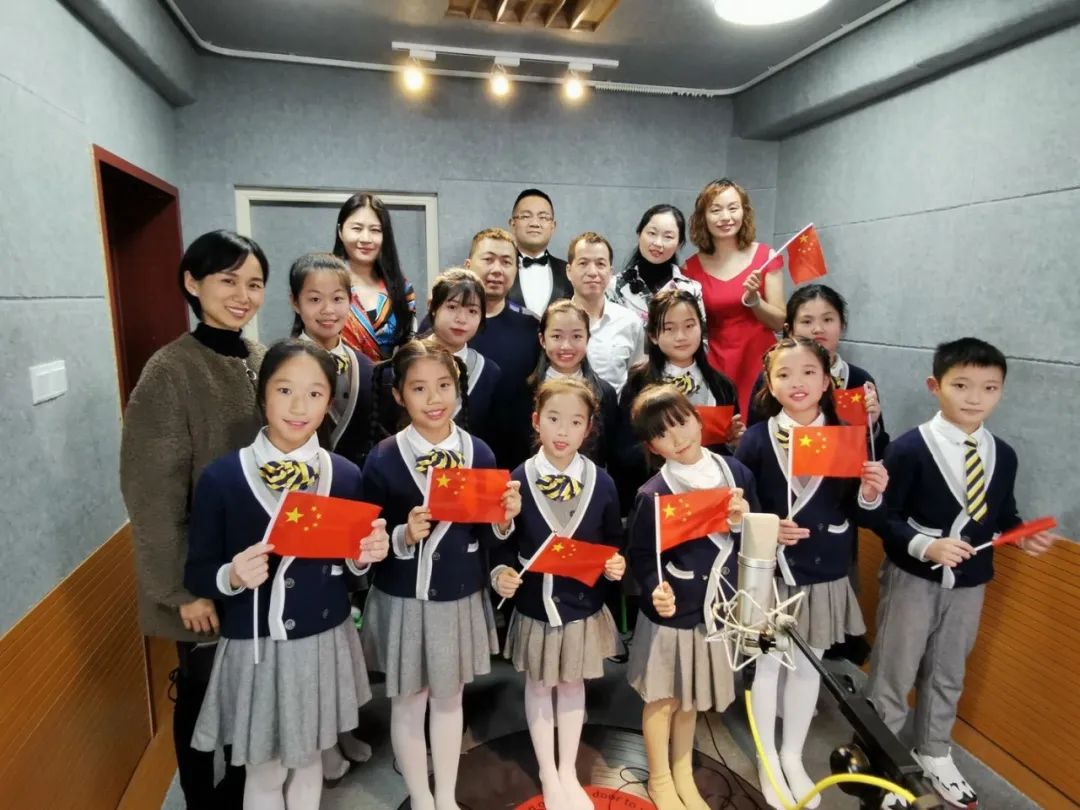 跨越彩虹  天涯比邻