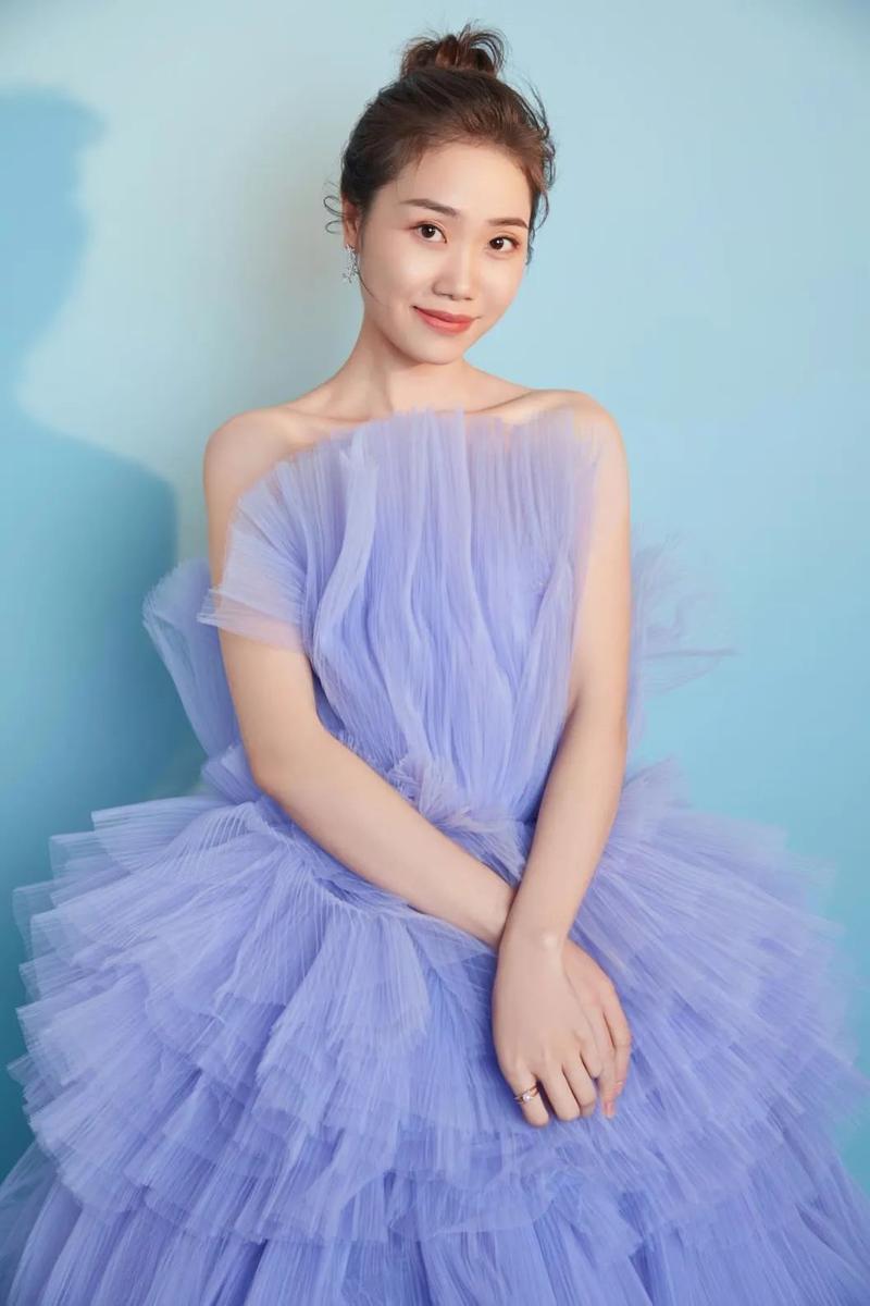 五华阿妹倾情演唱春天的故事作曲者王佑贵为客家谱新曲