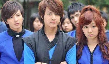 唱《苦茶》《123木头人》嘅黑涩会美眉丫头结婚了!最近喜事真系多