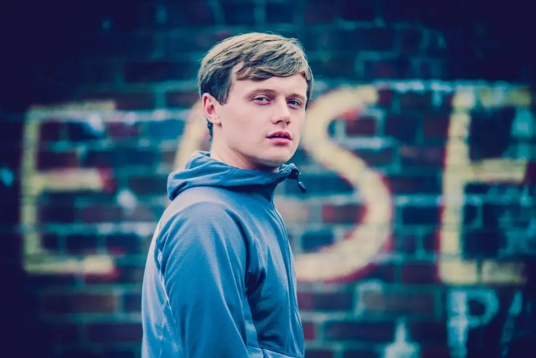 向一线医护人员致敬 | jamie webster -「youll never walk alone 」