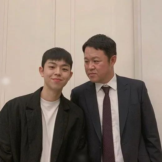 公开新女友,儿子直言支持爸爸谈恋爱|新女友|金九拉的歌谣广场_新浪网