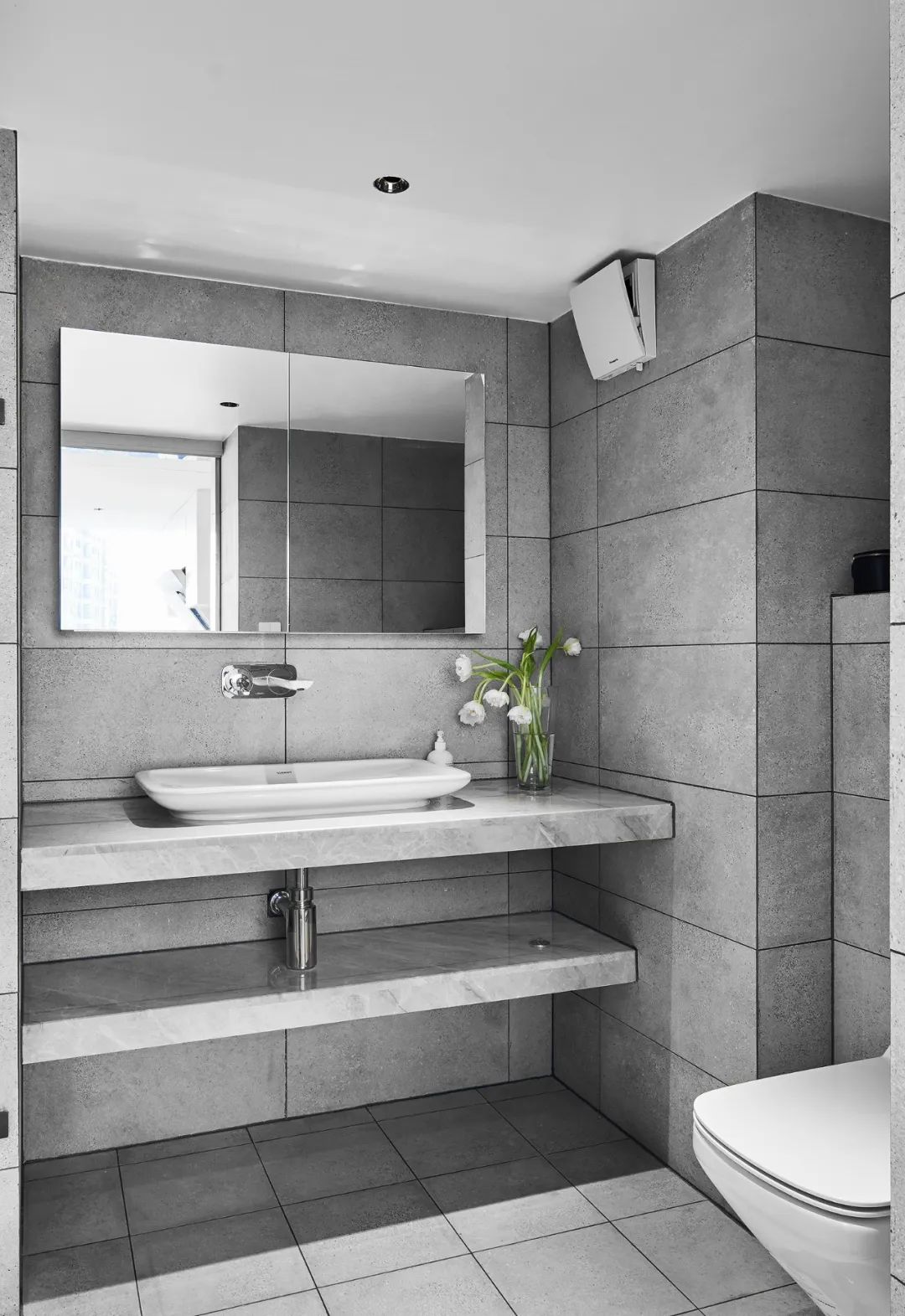 58㎡小家的l型玻璃幕墙,让小房也能拥有180°豪华夜景