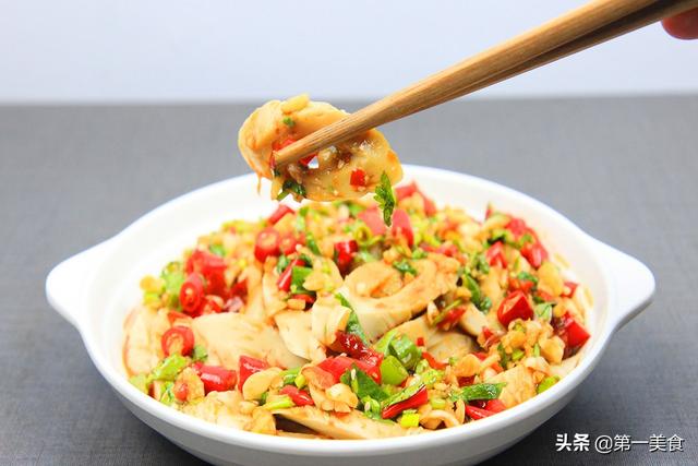 备受河南人欢迎的凉拌面筋卷你吃过吗三分钟拌一盘香辣开胃