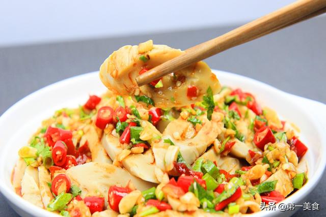 备受河南人欢迎的凉拌面筋卷你吃过吗三分钟拌一盘香辣开胃