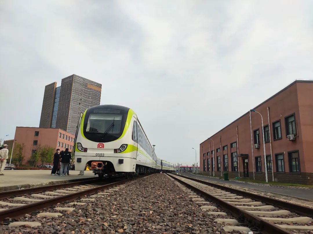 合肥地铁5号线列车"柳芽青"来了!