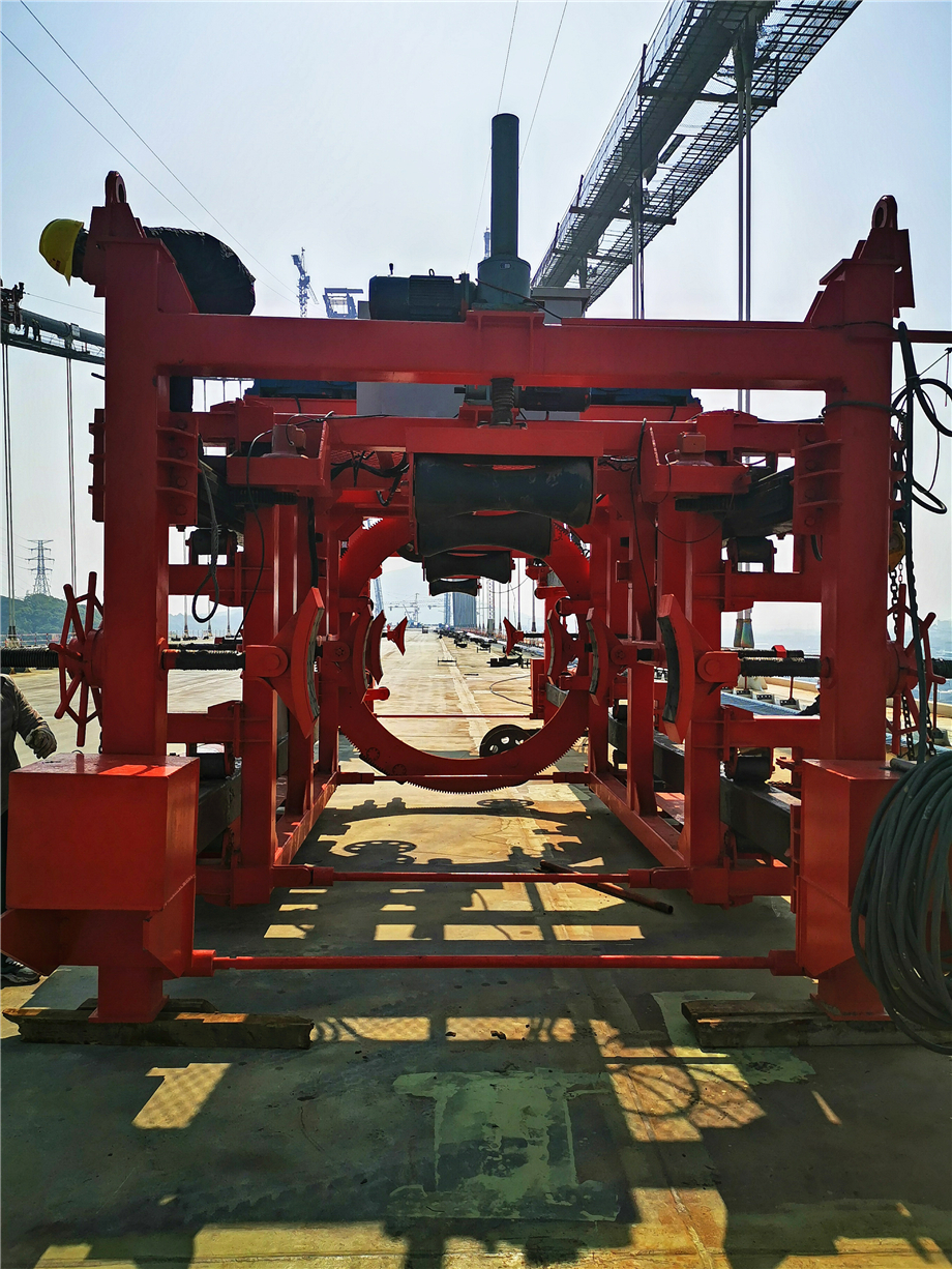 五峰山长江大桥主缆缠丝机安装完成