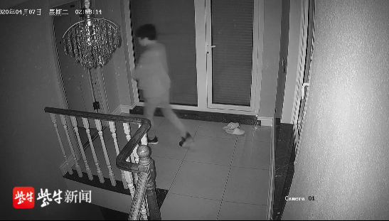 图为监控拍下小偷盗窃过程.