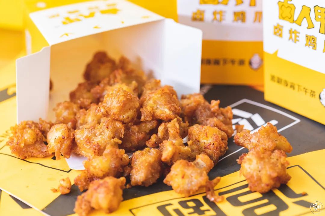 精心腌制后的掌中宝,入口脆而扎实 黄老板特别喜欢把掌中宝串成一串撸