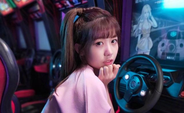 红莲遇上真女团赖美云做客虎牙与红莲携手双排开黑