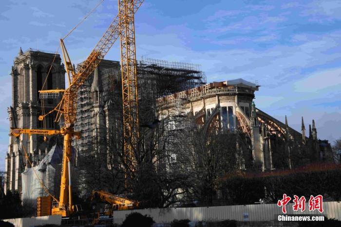 资料图：当地时间2019年12月22日，巴黎圣母院修复工作紧张进行中。中新社记者 李洋 摄
