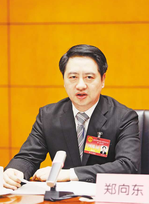 经表决,决定任命郑向东为重庆市人民政府副市长