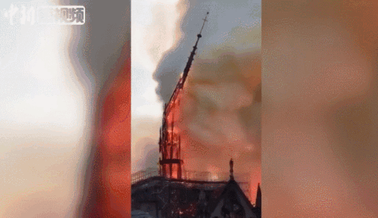 当地时间2019年4月15日，法国巴黎圣母院起火。视频截图