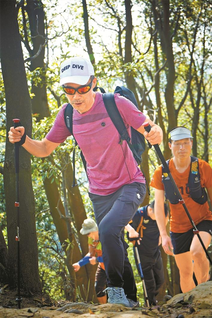 王石早起登山下山继续工作