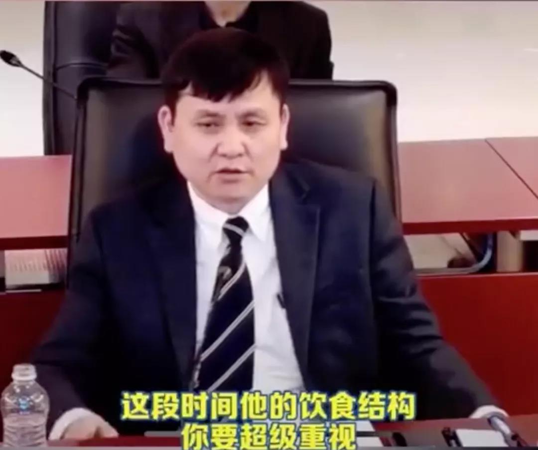 新京报:张文宏建议孩子早上不吃粥 咋就崇洋媚外了|新冠肺炎_新浪新闻