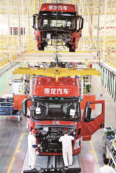 机器轰鸣生产忙 东风浩荡征帆满