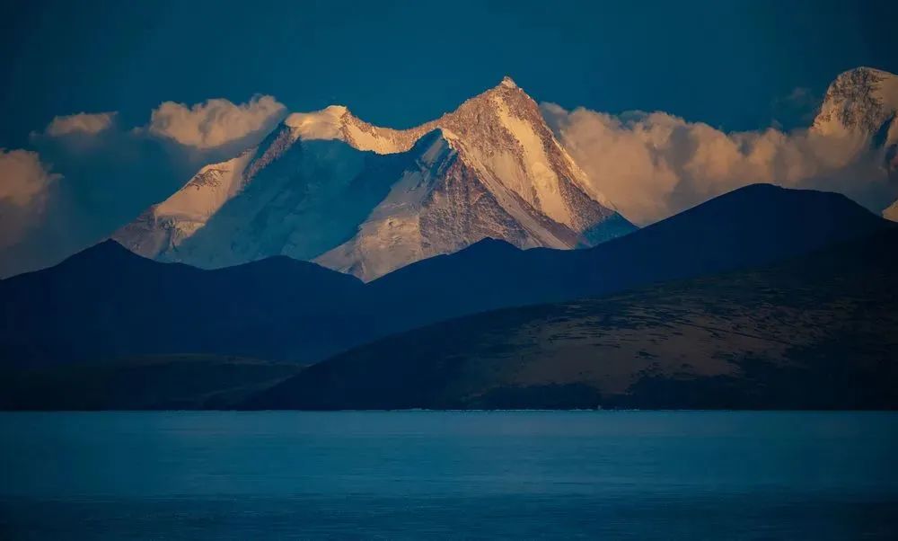 世界屋脊冰雪消融美丽景色净化心灵