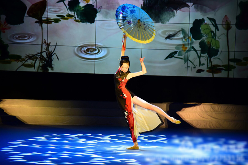 【简介】国家一级演员,辽宁歌舞团首席舞蹈演员李博带你起舞健身.