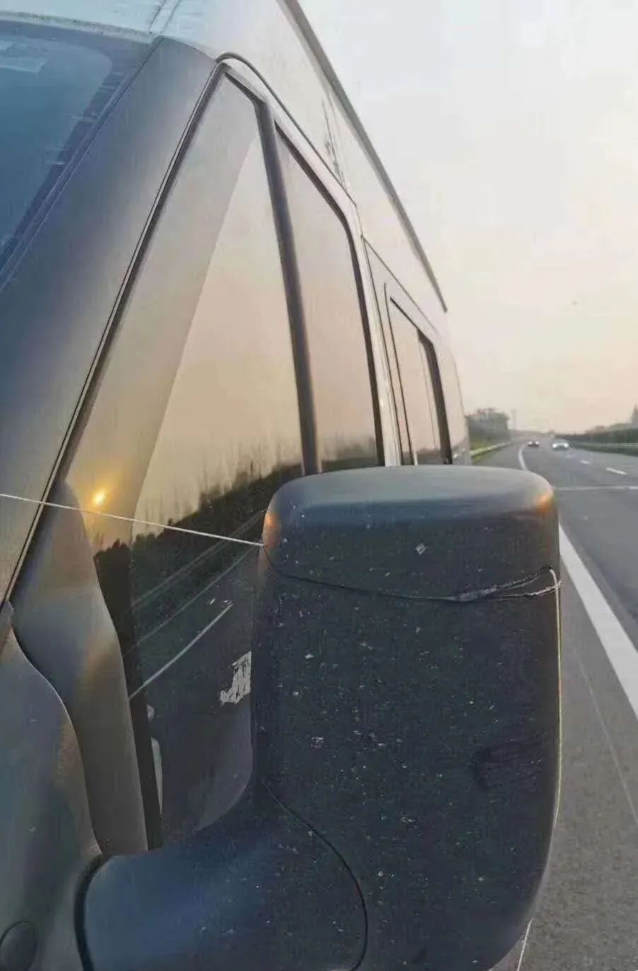 可怕的风筝线夺命割喉恐怖慎入