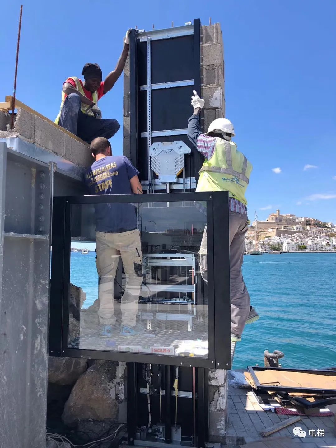 实拍:露天电梯!