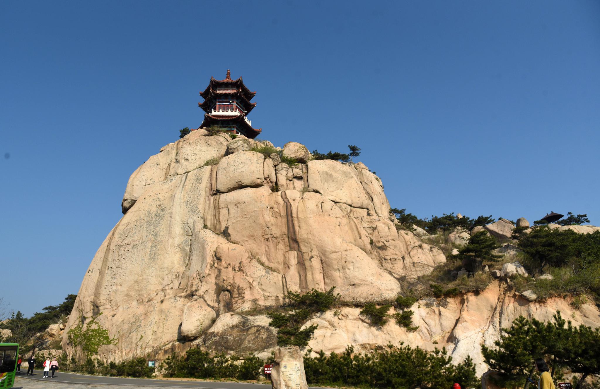 奇山秀石九仙山新华社 2020-04-19 09:24:59    ↑4月18日拍摄的五莲