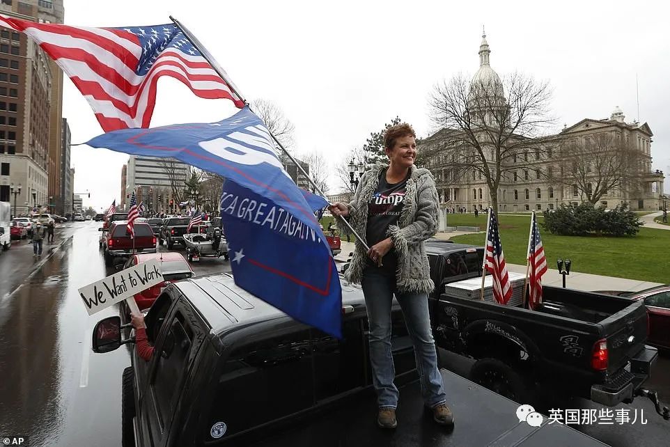 美国民众扛枪上街:不隔离!要自由,要复工!