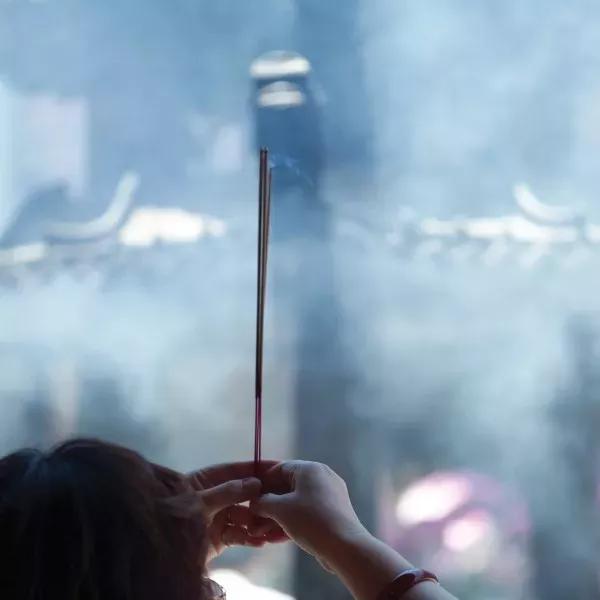 如何烧香最灵?道教敬香遵从此法,自然有求必应!