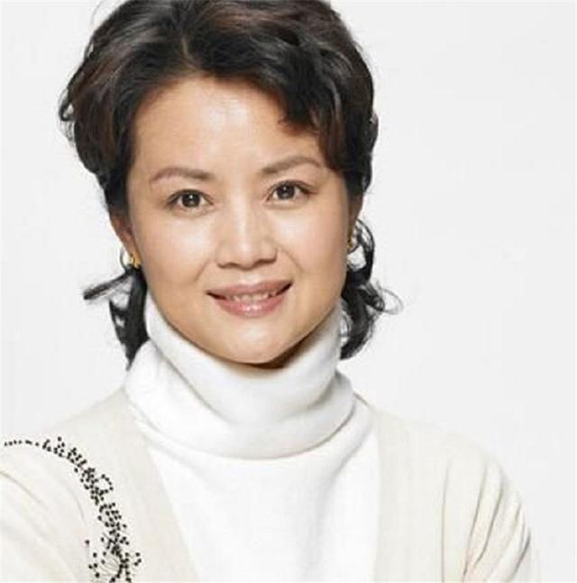 大宅门中黄春扮演者茹萍53岁被宠成公主气质比女儿还好