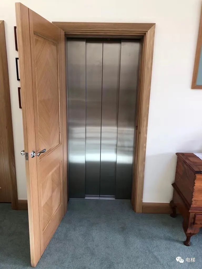 实拍:电梯厅门外竟然还有门!