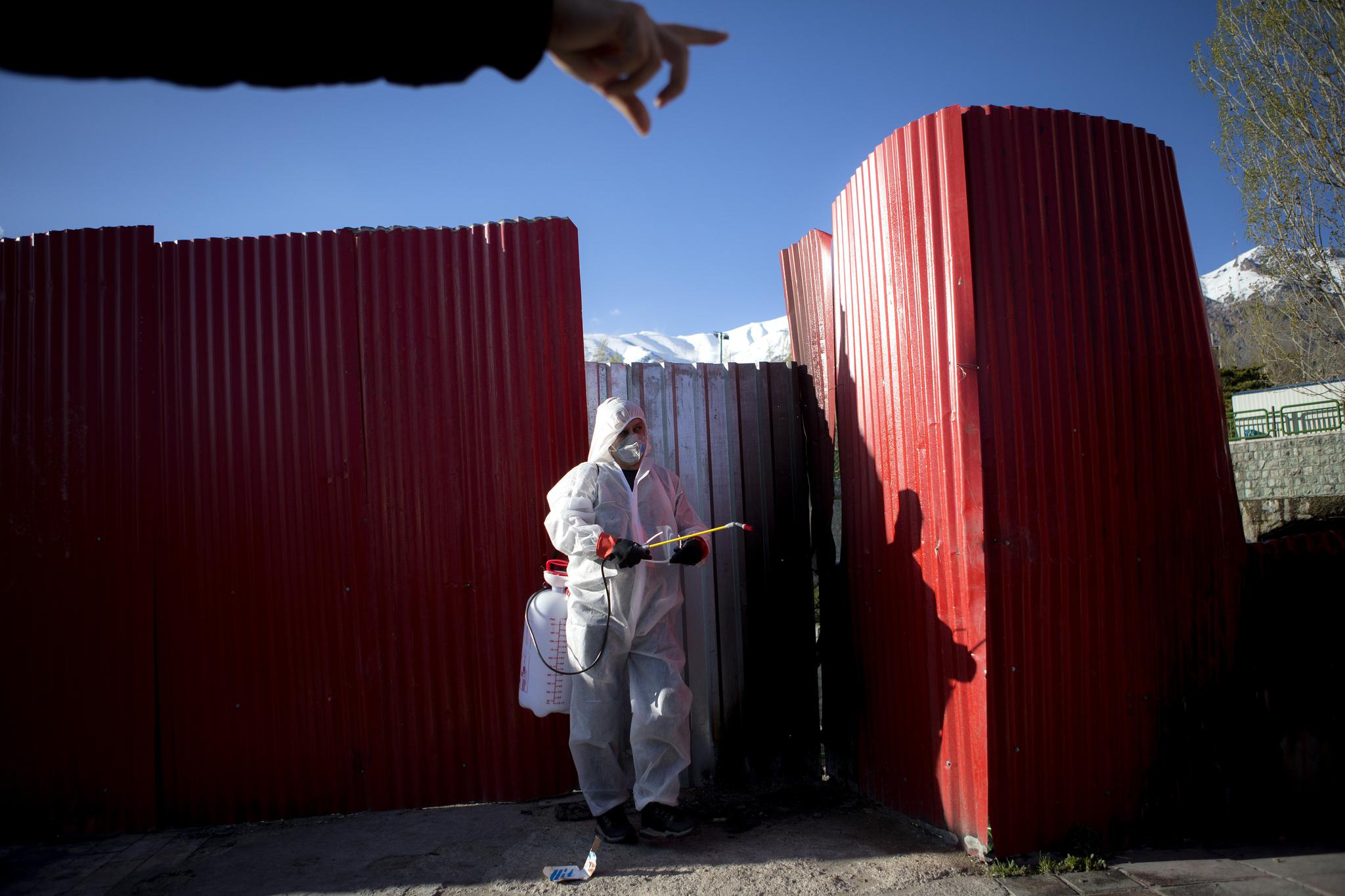 伊朗:消毒进行时|志愿者|新冠肺炎_新浪新闻