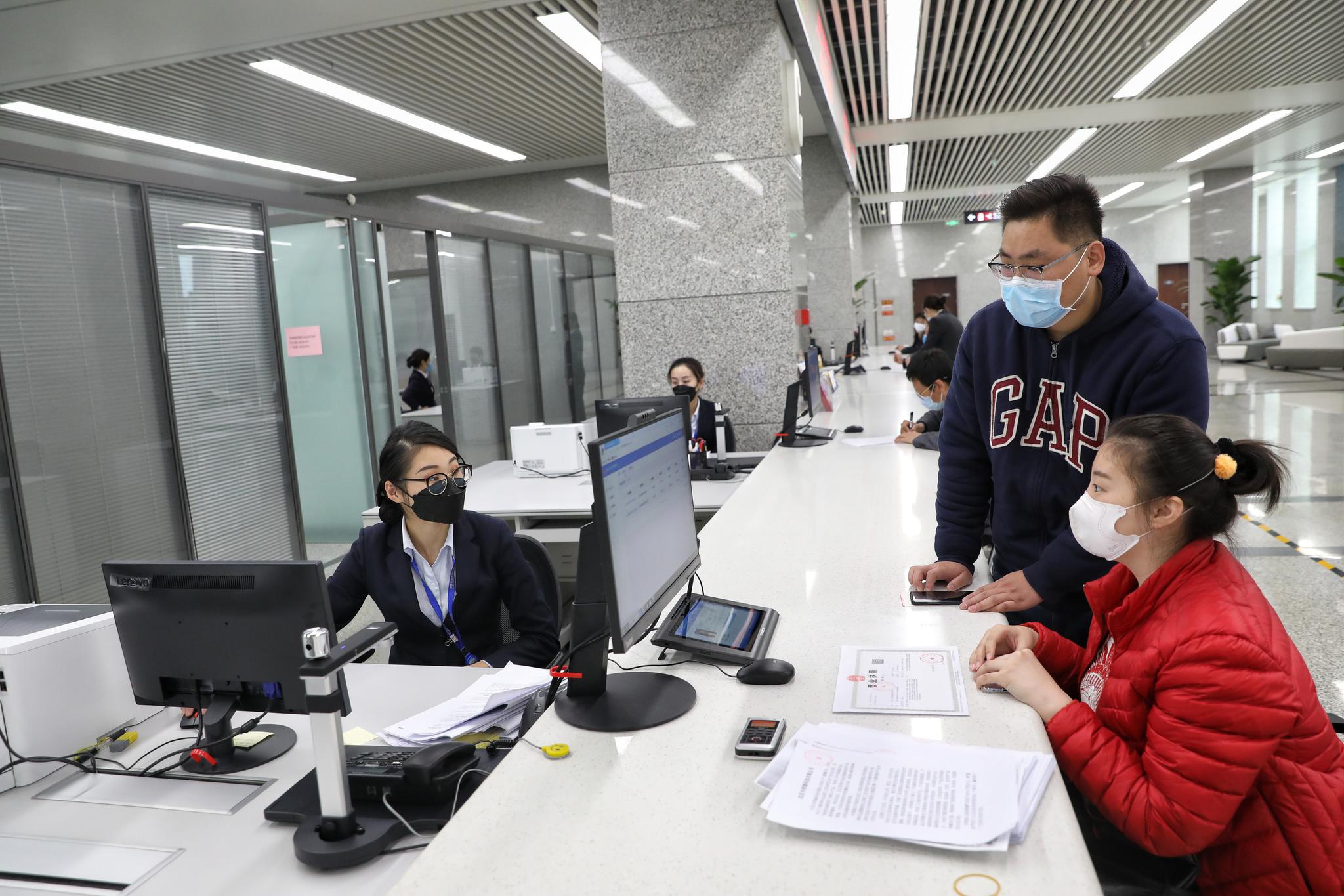 4月1日，全国首家首贷服务中心-北京市首贷服务中心在位于六里桥的北京市政务服务中心正式运行。摄影/新京报记者 王飞