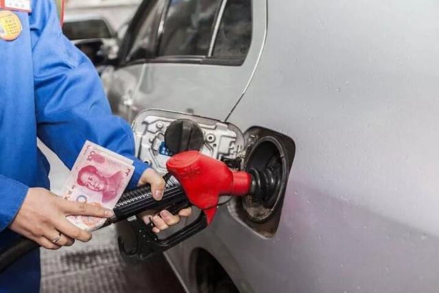 乙醇汽油“失宠”，新能源车市“降温”，背后是谁在搅动？