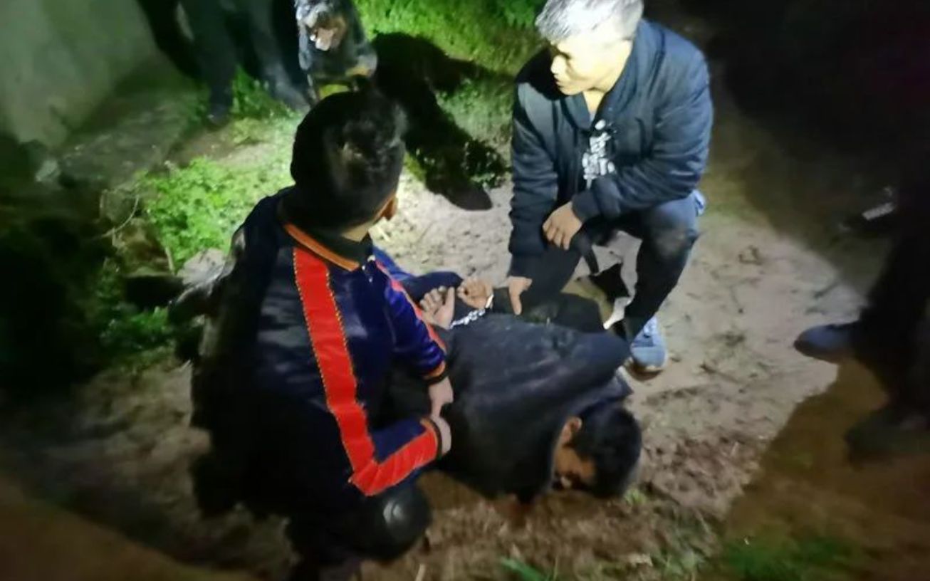 嫌疑人犯刘海被警方开枪击伤后落网。 受访者供图