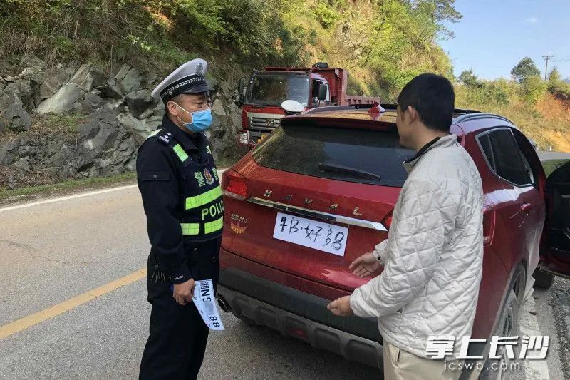 “好多8！”湖南一男子挂奇葩车牌上路，交警：没收，扣12分休闲区蓝鸢梦想 - Www.slyday.coM