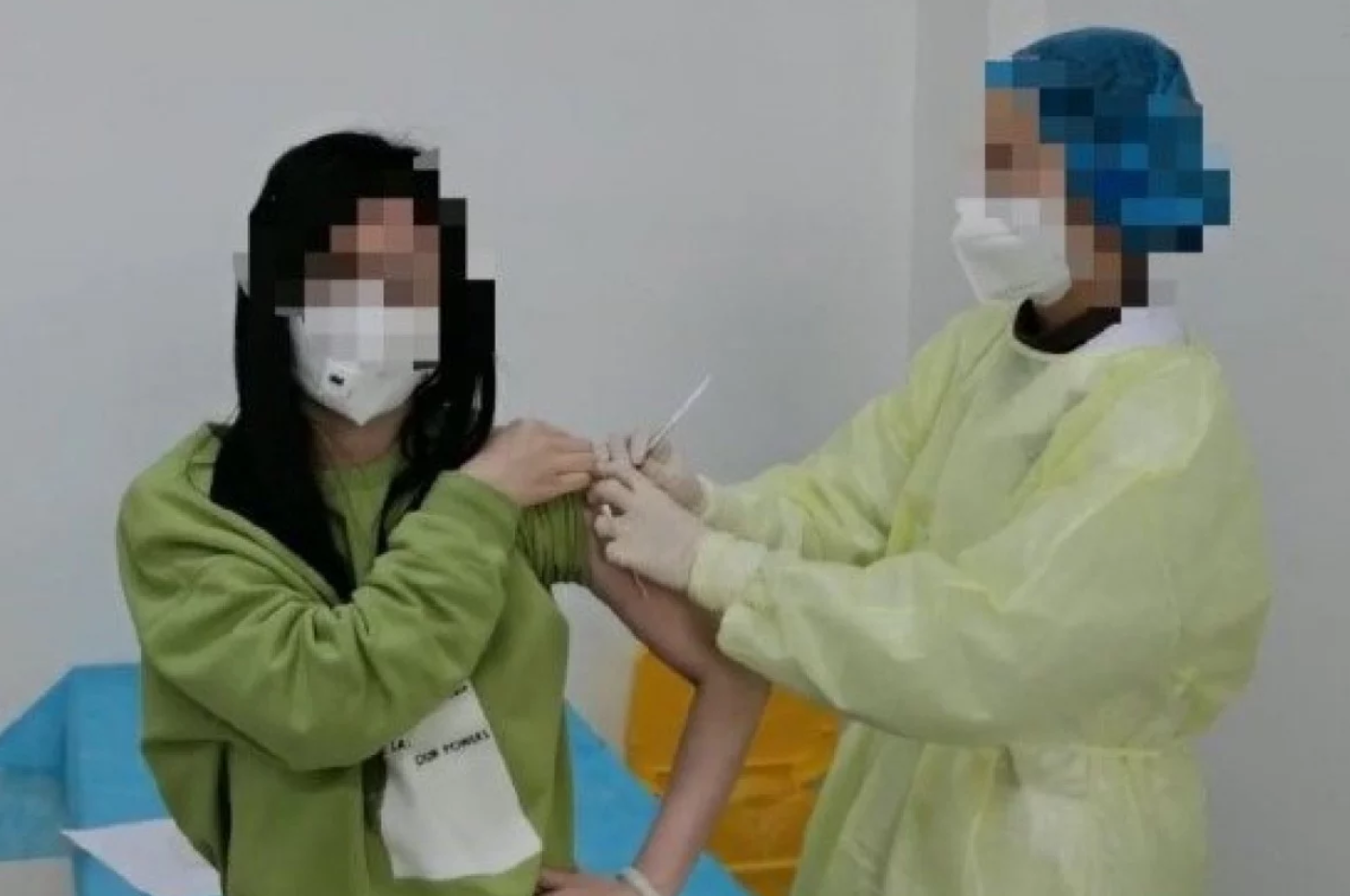 ▲3月19日，陈薇团队新冠疫苗I期临床实验志愿者正在注射疫苗。图据微博