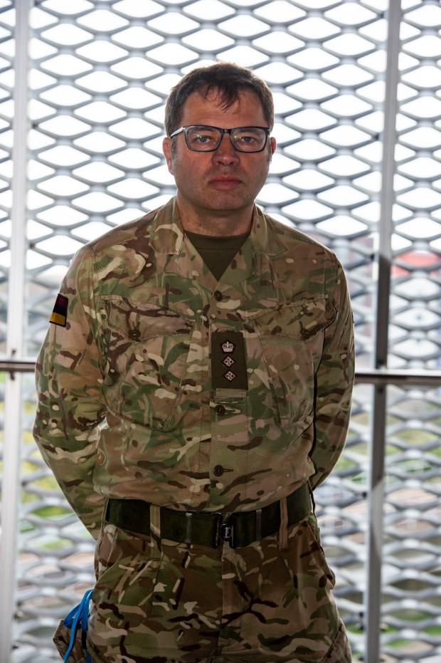 英国最大方舱医院本周投入使用,先期接纳患者500人,由军方管理