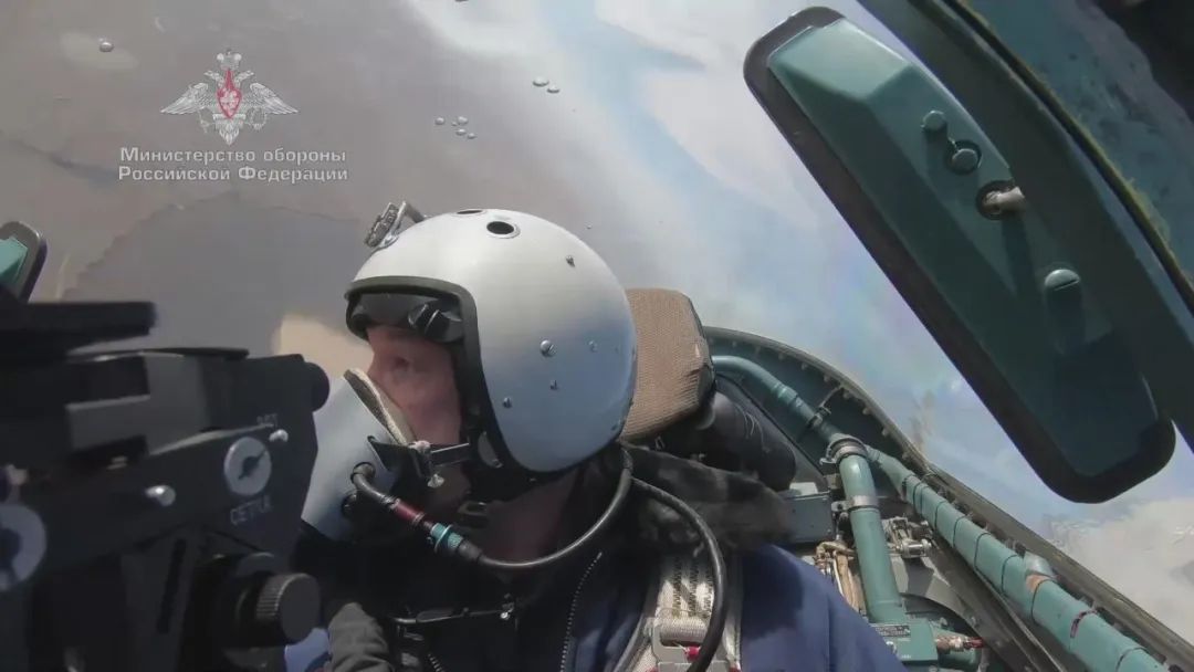 苏-57侧弹舱亮剑,却被冒泡座舱盖搞得略尴尬?