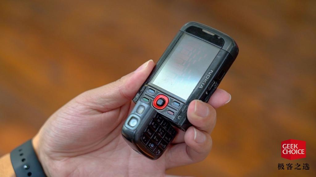 它是诺基亚第二款扭腰手机还和变形金刚合作出过特别版