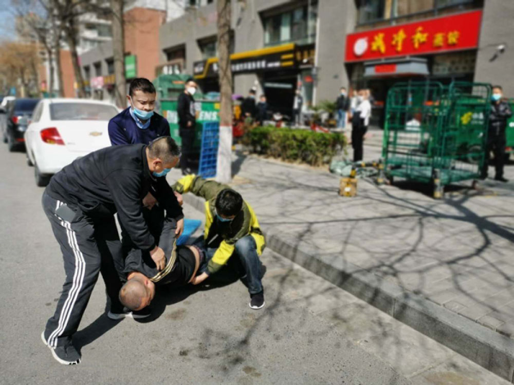 "老汉缉毒队"阻断毒品混入物流