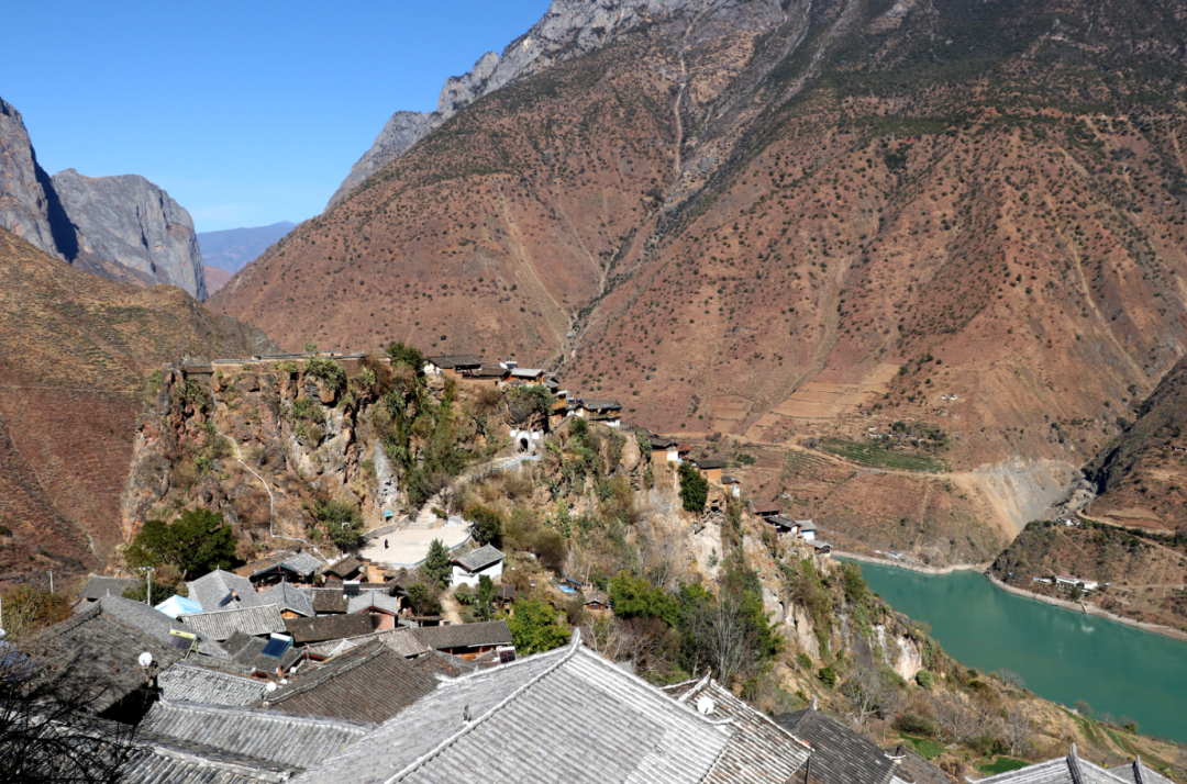 刷爆抖音的云南悬崖村落!峡谷为梯,绝壁为路,宛如天空之城