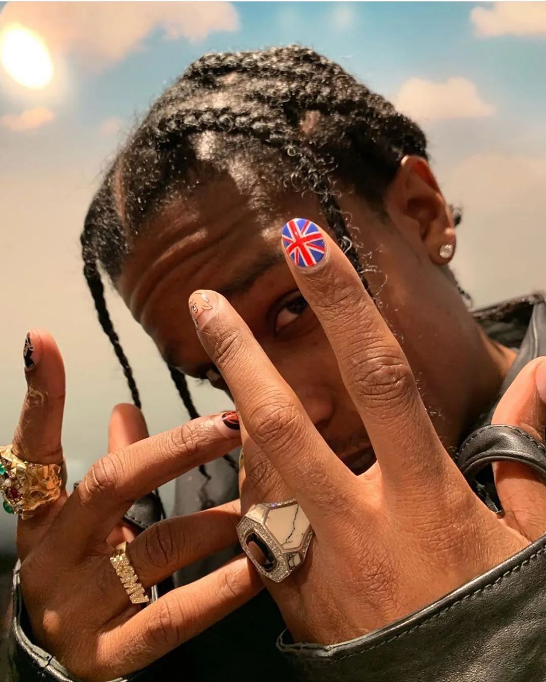 比如扎着脏辫儿的漂亮男孩的asap rocky,就曾经说过"我觉得男人也可以