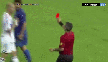 齐达内与世界杯告别的方式，充满悲情。 网络视频截图