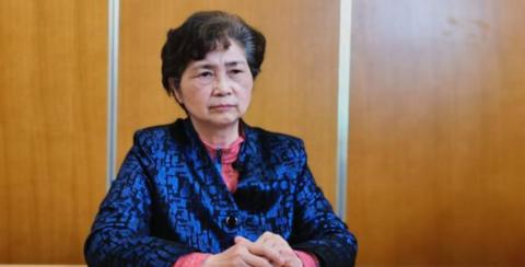 参加中国,新加坡两国专家对话新冠肺炎"阻击战"的视频连线访谈时,一头