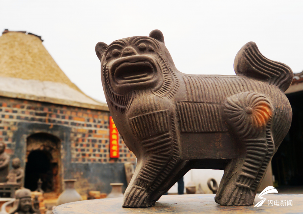 伏里土陶传承人甘信祥抢救挖掘的伏里土陶(灰陶)技艺获得成功 首窑600