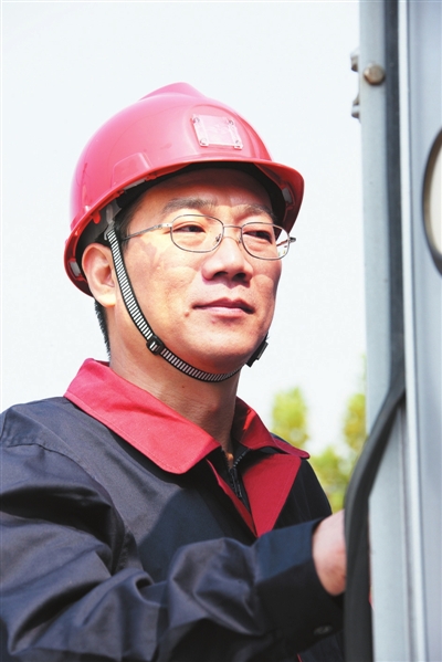 杨杰:创新演绎精彩人生