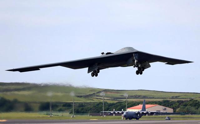 美军为何极力掩饰b2轰炸机事故10年后美国人才知道军方在说谎