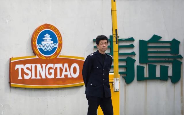 内忧外患之下,1996年6月青岛啤酒领导班子变更,新上任的总经理彭作义